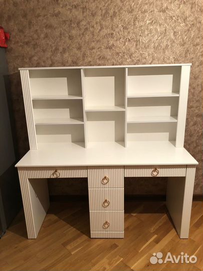 Письменный стол