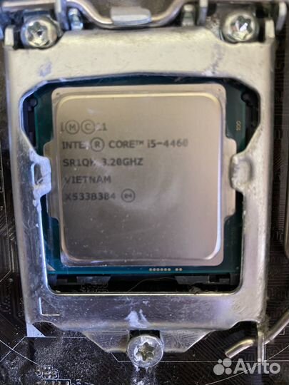 Материнская плата с процессором и памятью