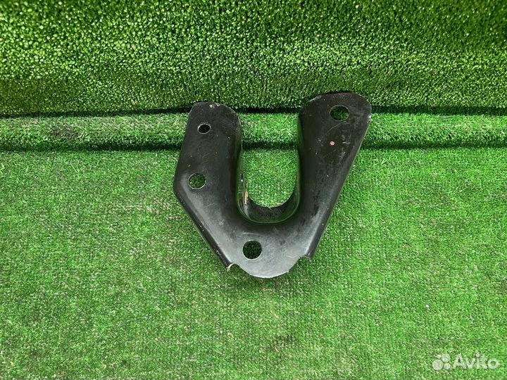 Кронштейн тяги поперечной задний правый Renault