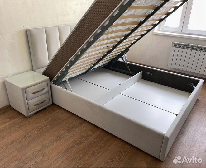 Кровать с подъемным механизмом