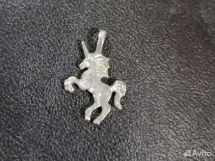Кулон единорог