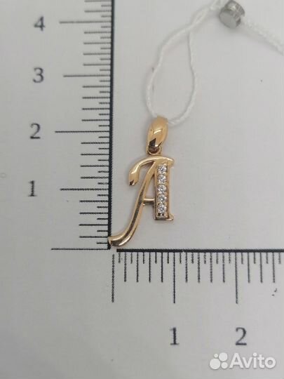 Золотая подвеска с камнем