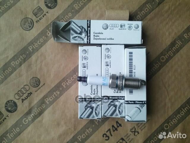 Свеча зажигания VW Passat CC 2008 VW Scirocco