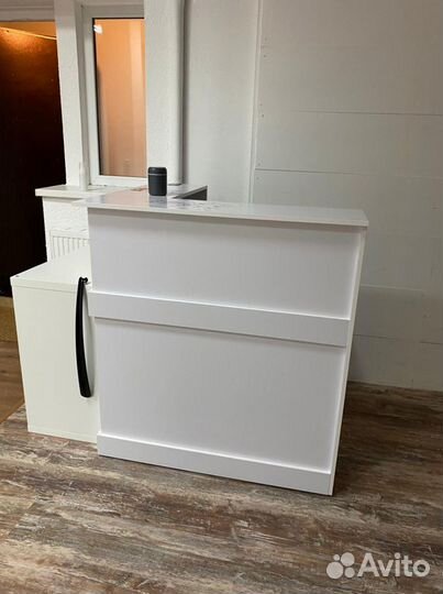 Стойка ресепшн