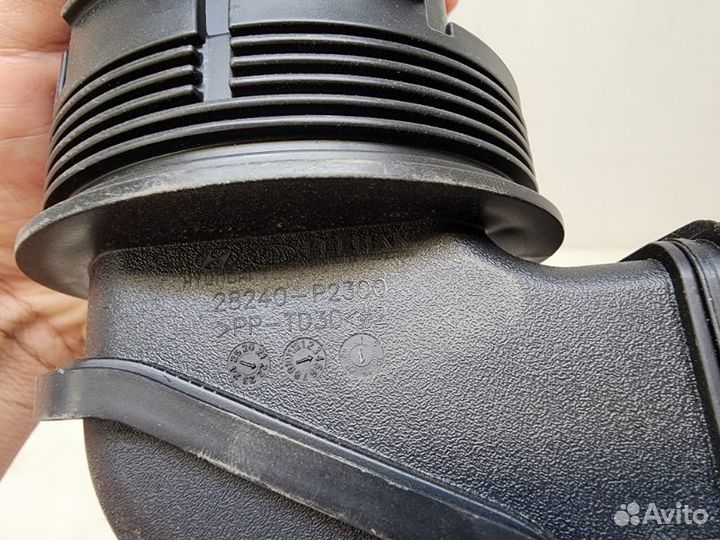 Воздухозаборник воздушного фильтра Kia Carnival 4