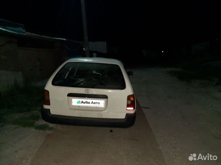 Toyota Corolla 1.3 AT, 1999, 300 000 км