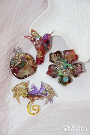 Брошь ручной работы из эпоксидной смолы