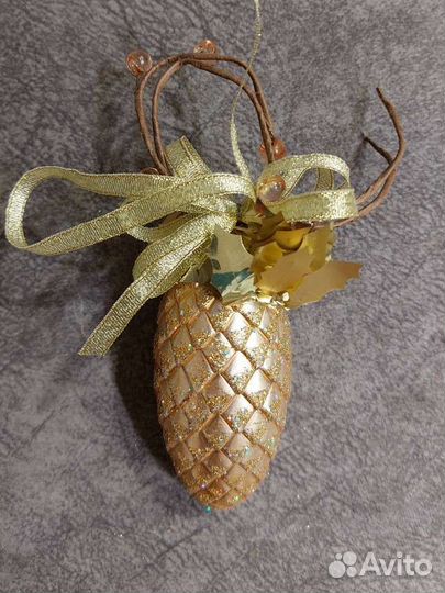 Новогодние игрушки шишка золотая, красная, декор