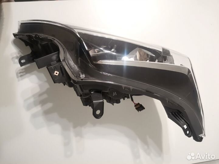 Фара правая на Toyota Land Cruiser Prado 150