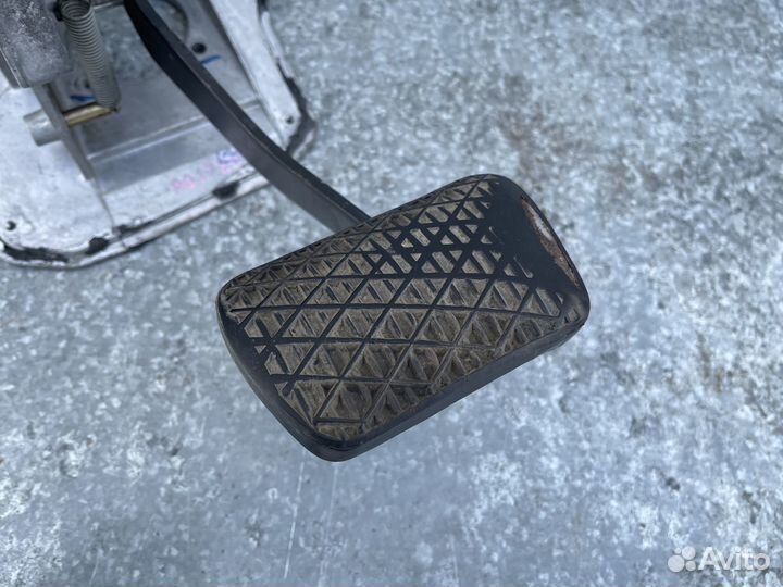 Педаль тормоза Mercedes W140