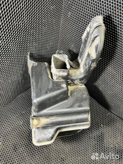 Резонатор воздушного фильтра Hyundai Sonata 4 EF