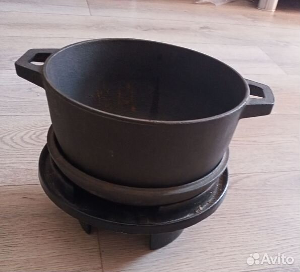 Казан чугунный бу,на 1,5 литра с подставкой