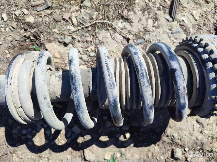 Chrysler 300c пружина передняя