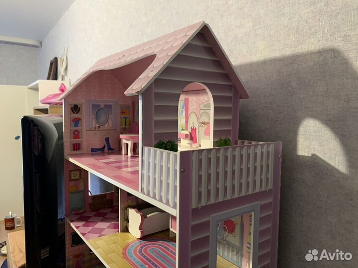 Кукольный домик с мебелью