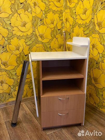 Маникюрный стол