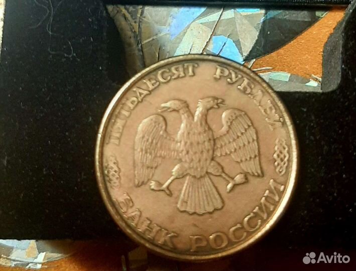 Продам две монеты одна латунь одна стольная