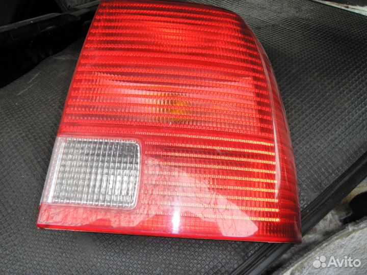 Фонарь задний правый седан б/у VW Passat B5