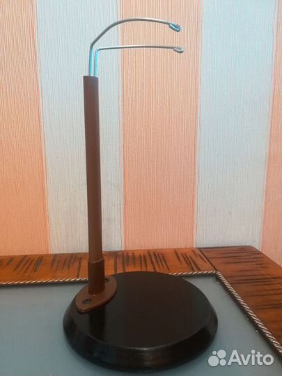 Подставка, стойка для коллекционной куклы