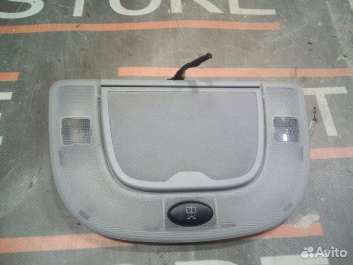 Плафон освещения задний левый Mercedes-Benz