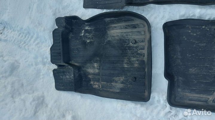 Резиновые коврики на Лада Xray