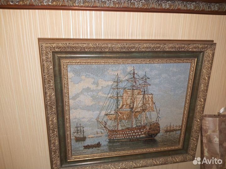 Гобеленовые картины в деревянных рамах