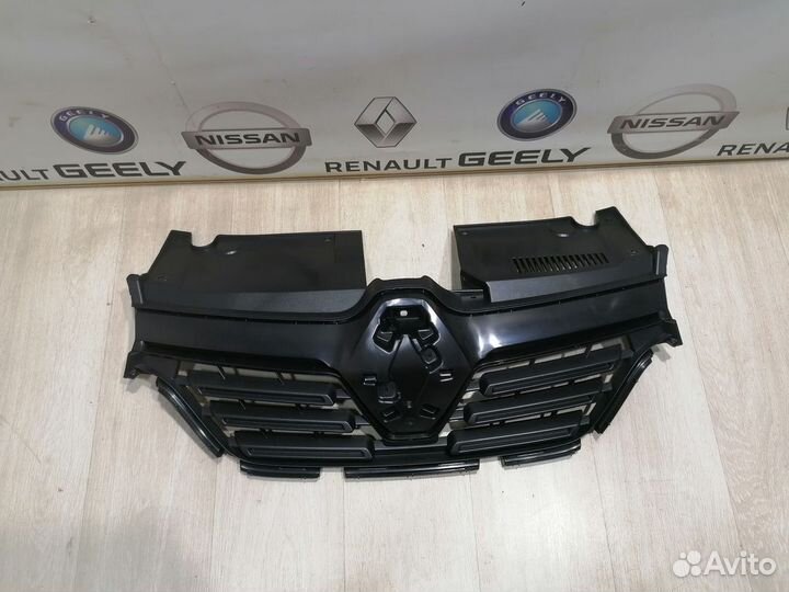 Решетка радиатора Renault logan 2