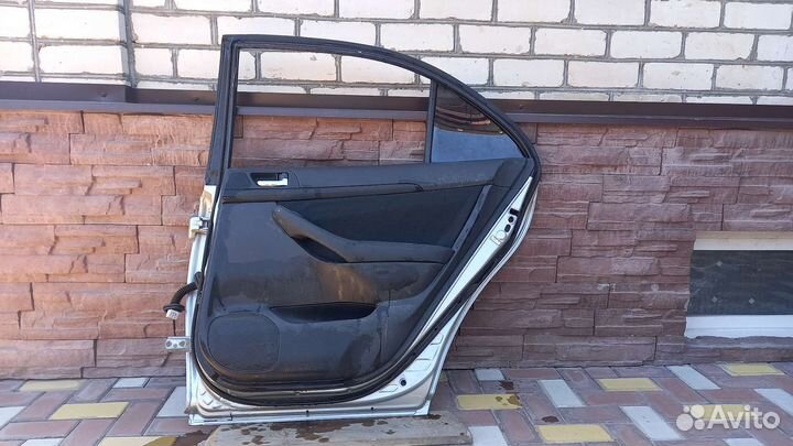 Двери на тойота авенсис