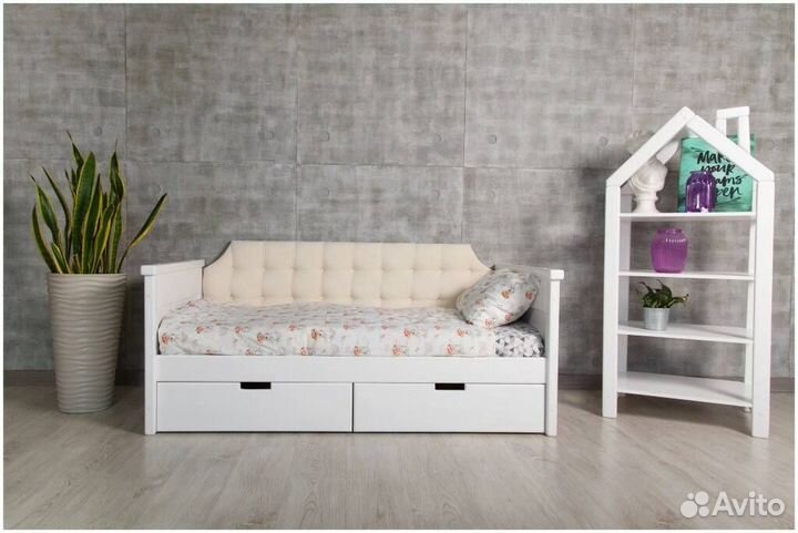Детская кровать с мягкой спинкой