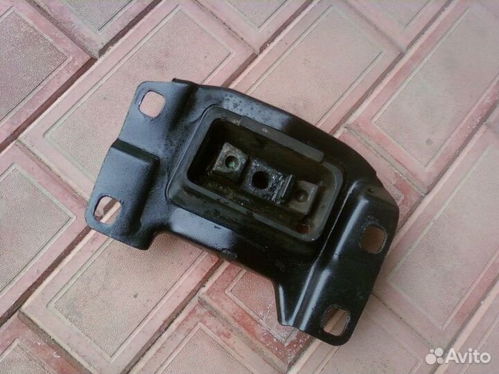 Подушка двигателя ford focus 2 левая