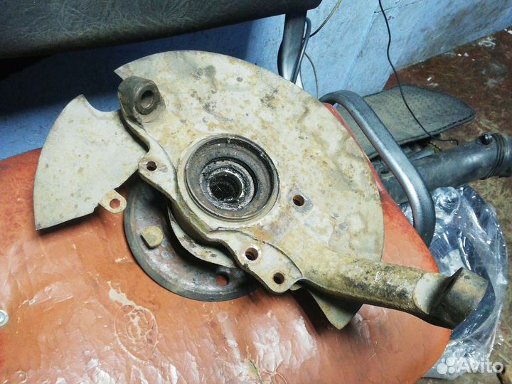 Кулак поворотный передний правый Нива Шевроле