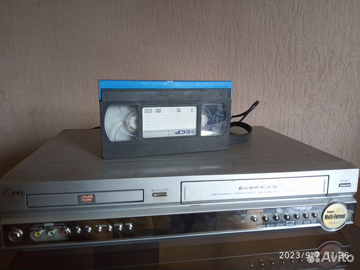 Видеомагнитофон LG