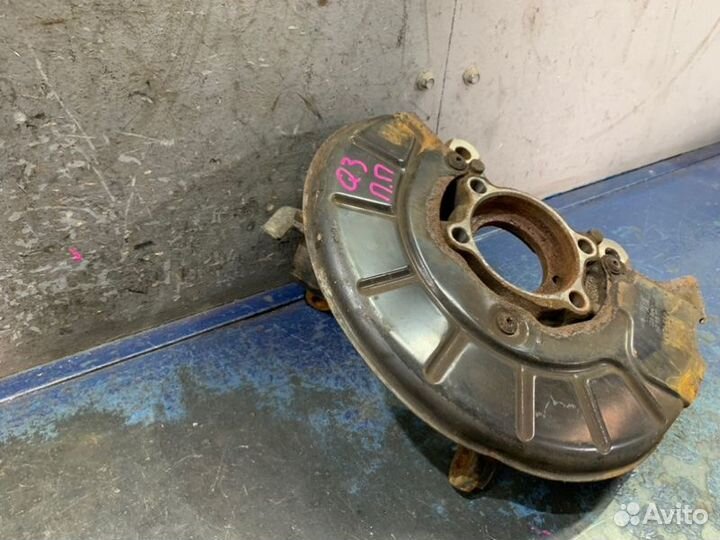 Кулак поворотный правый Audi Q3 8U