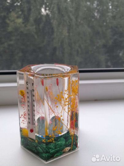 Комнатный термометр с настольным стаканчиком