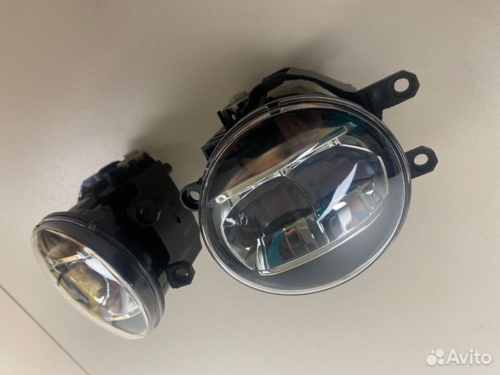 Туманка toyota avensis T27 08- (LED)