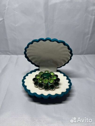 Коллекция старинных брошей