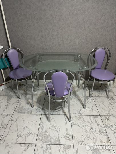 Кухонный стол и стулья