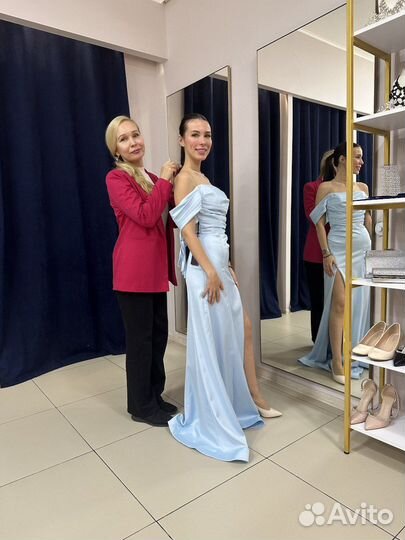 Продавец консультант в салон вечерних платьев