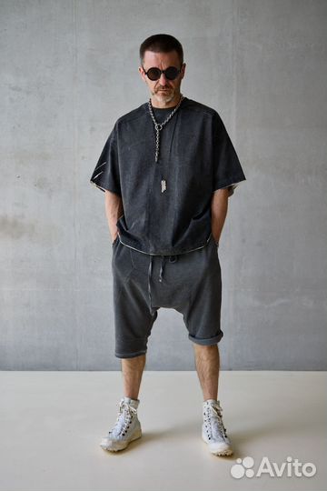 Шорты из фактурной ткани, контрастные швы