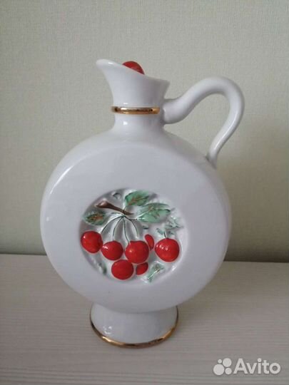 Чайник, молочники, сахарница, кувшин