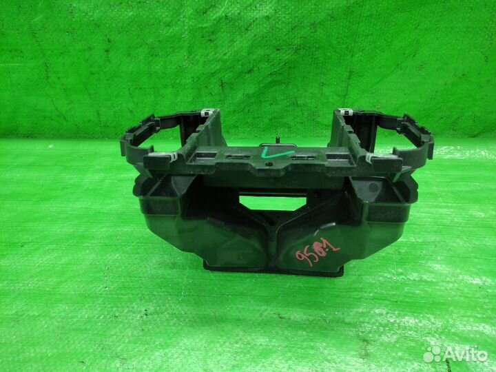 Кронштейн центр. консоли Porsche Cayenne 10-18