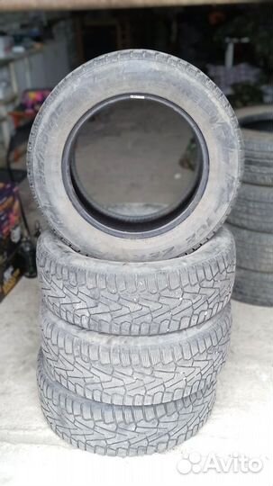Pirelli Ice Zero 215/60 R16