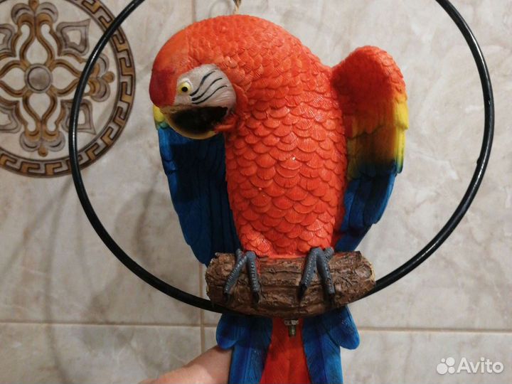 Игрушка попугай на жердочке