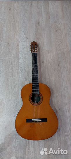 Продам гитару yamaha C 40