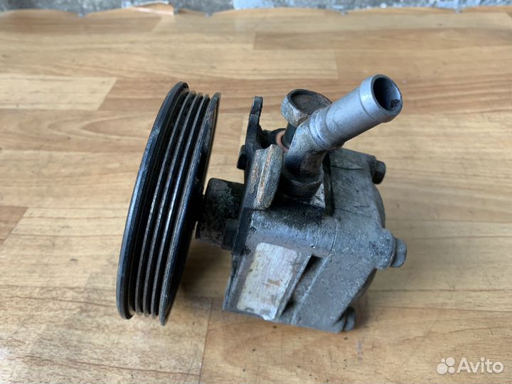 Насос гур / гидроусилителя Nissan Almera N16