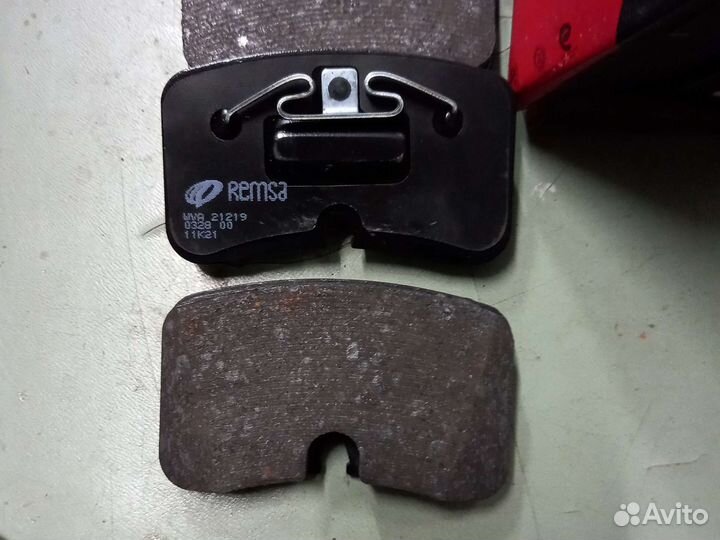 Колодки тормозные передние Audi V8 200 C3