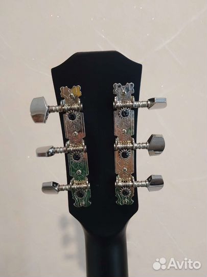 Акустическая гитара