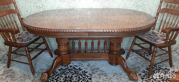 Кухонный стол и стулья