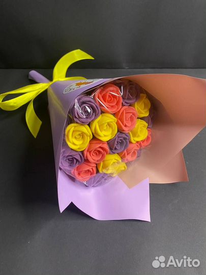 Букет - 19 Роз из Белого Шоколада