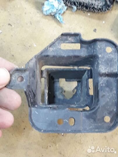 2018-23 Мазда 6 крепление решетки правое Mazda6