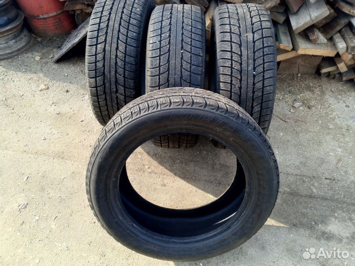 Bridgestone Blizzak LM-001 215/55 R17